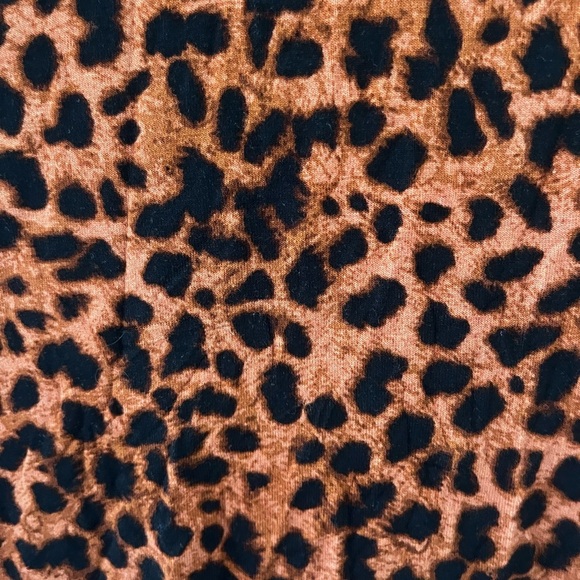 Torrid  | Super Soft Knit Short Sleeve T Shirt Leopard Print 00 (Large) - Picture 4 of 7